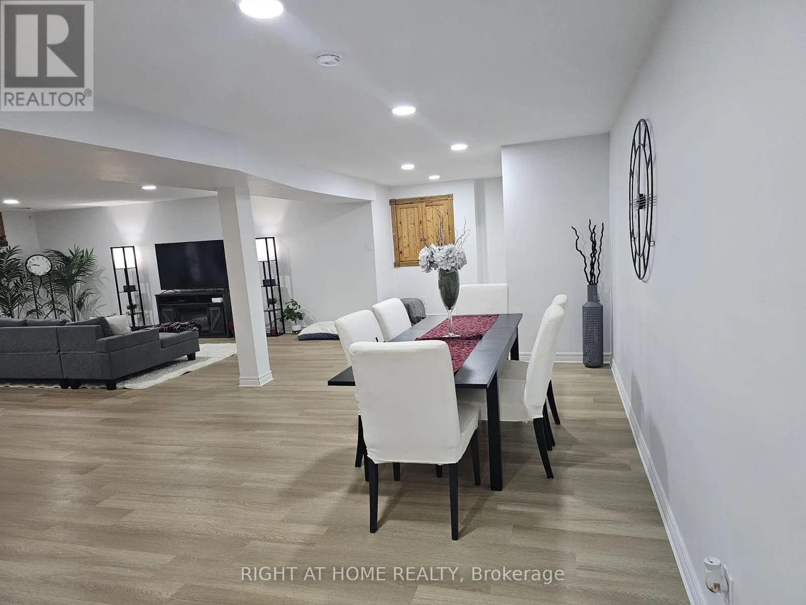 33 COUNTRY HEIGHTS DRIVE