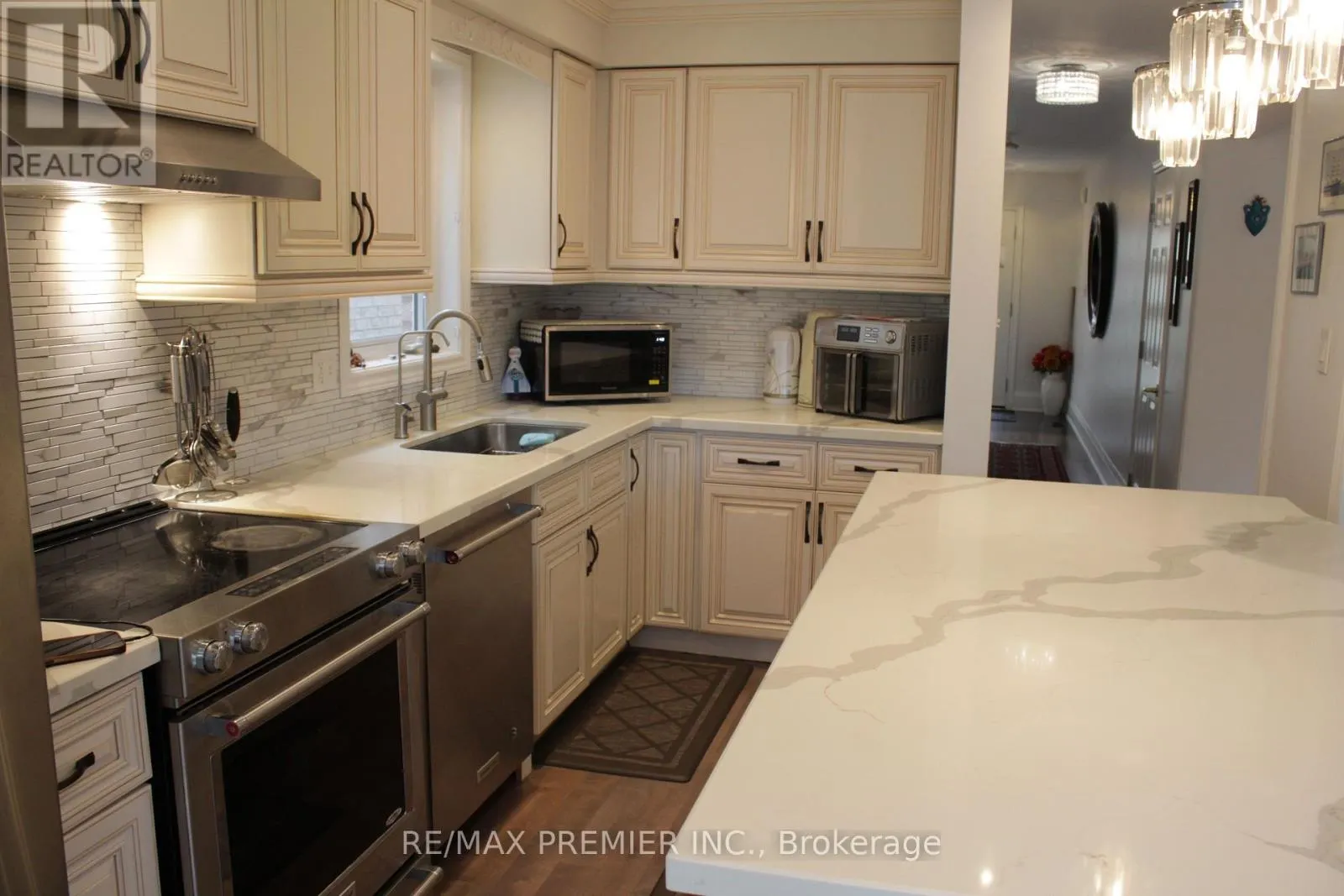 MAIN FL - 262 ISACC MURRAY AVENUE