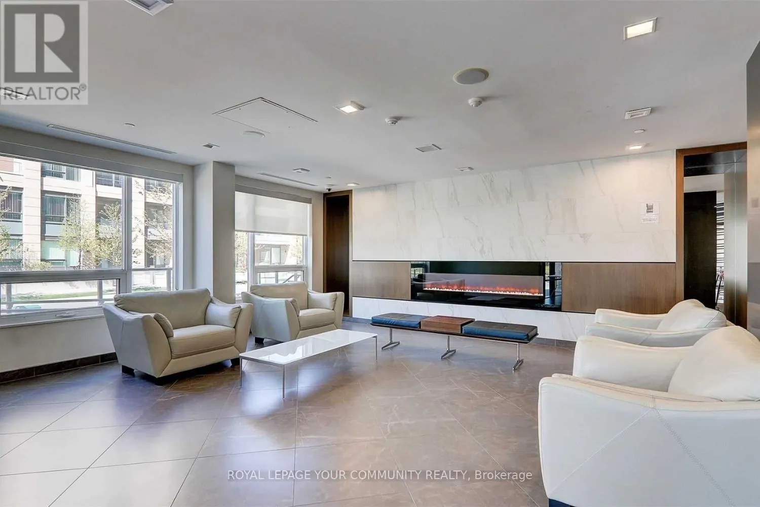 202 - 1 UPTOWN DRIVE