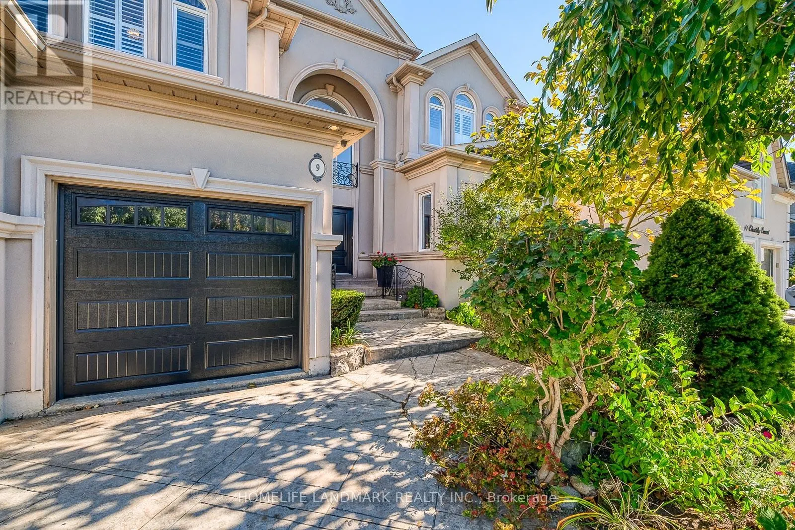 9 CHANTILLY CRESCENT