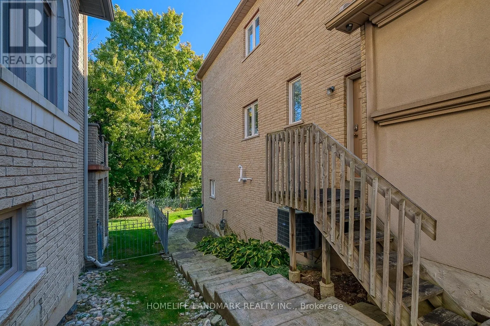 9 CHANTILLY CRESCENT