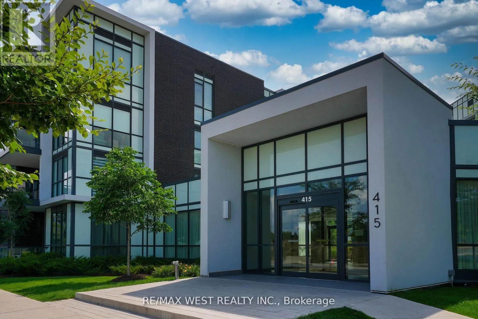 G39 - 415 SEA RAY AVENUE