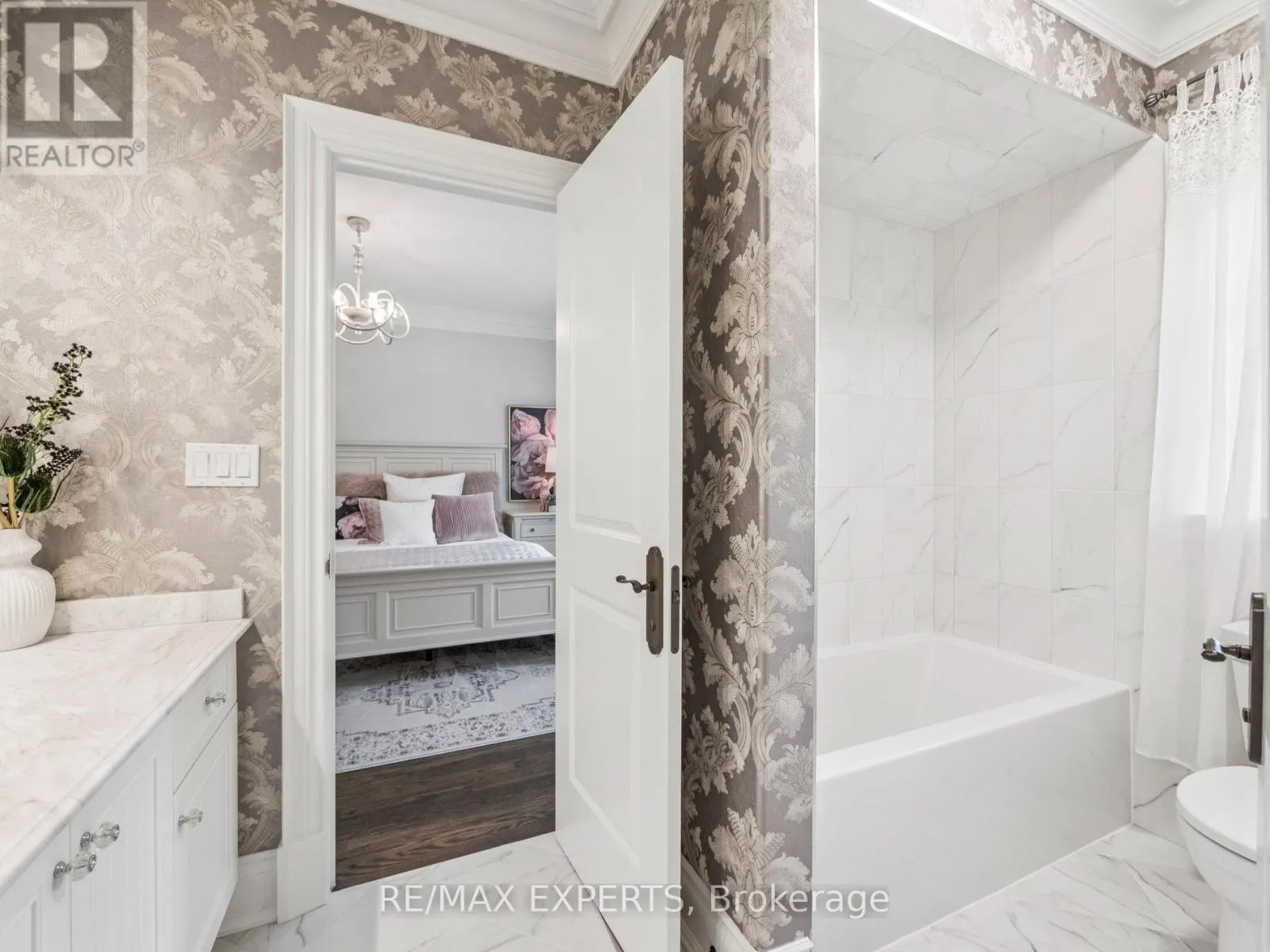 105 EDEN VALE DRIVE SE