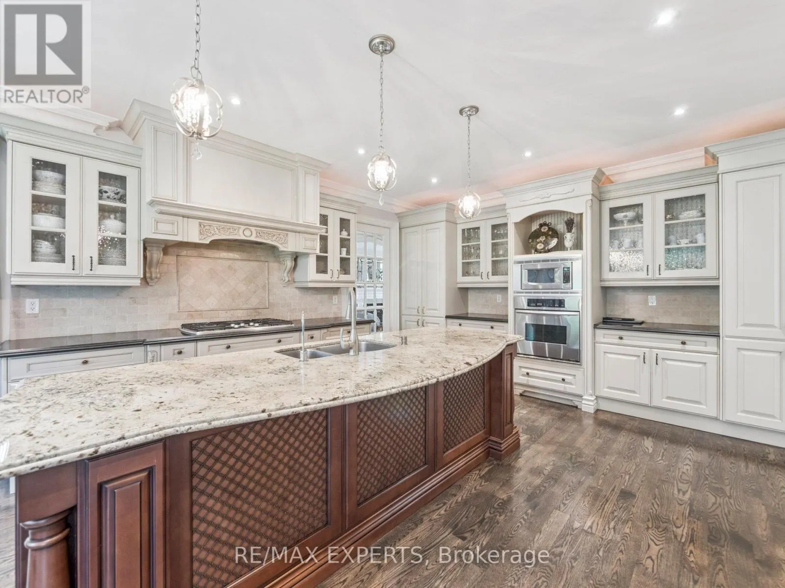 105 EDEN VALE DRIVE SE