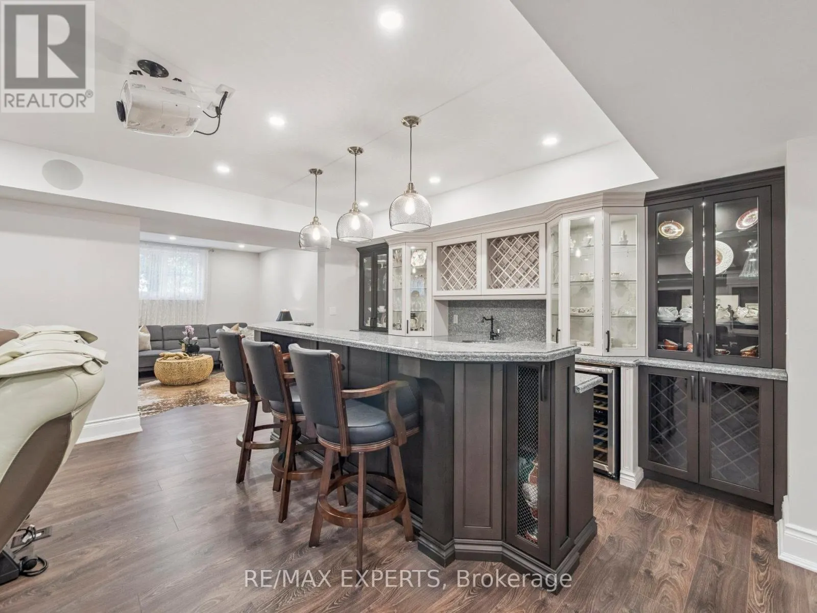 105 EDEN VALE DRIVE SE