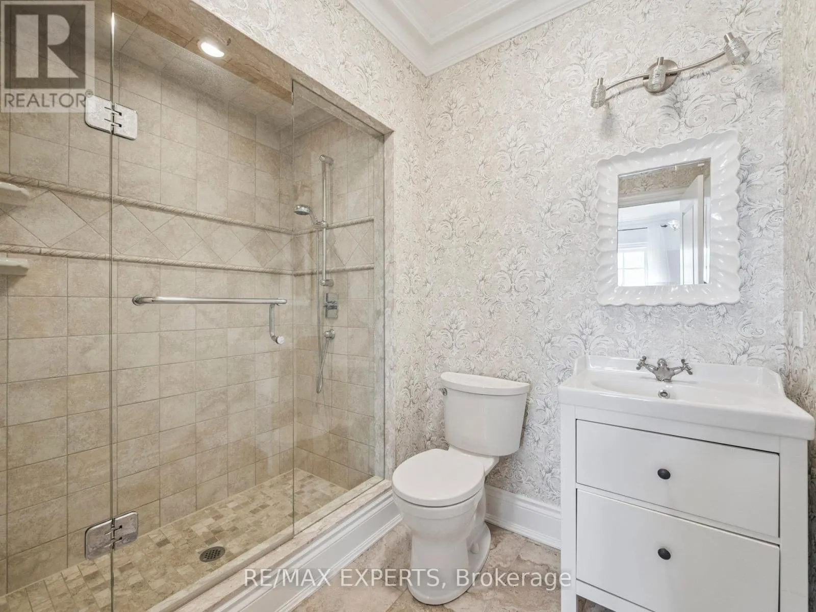 105 EDEN VALE DRIVE SE