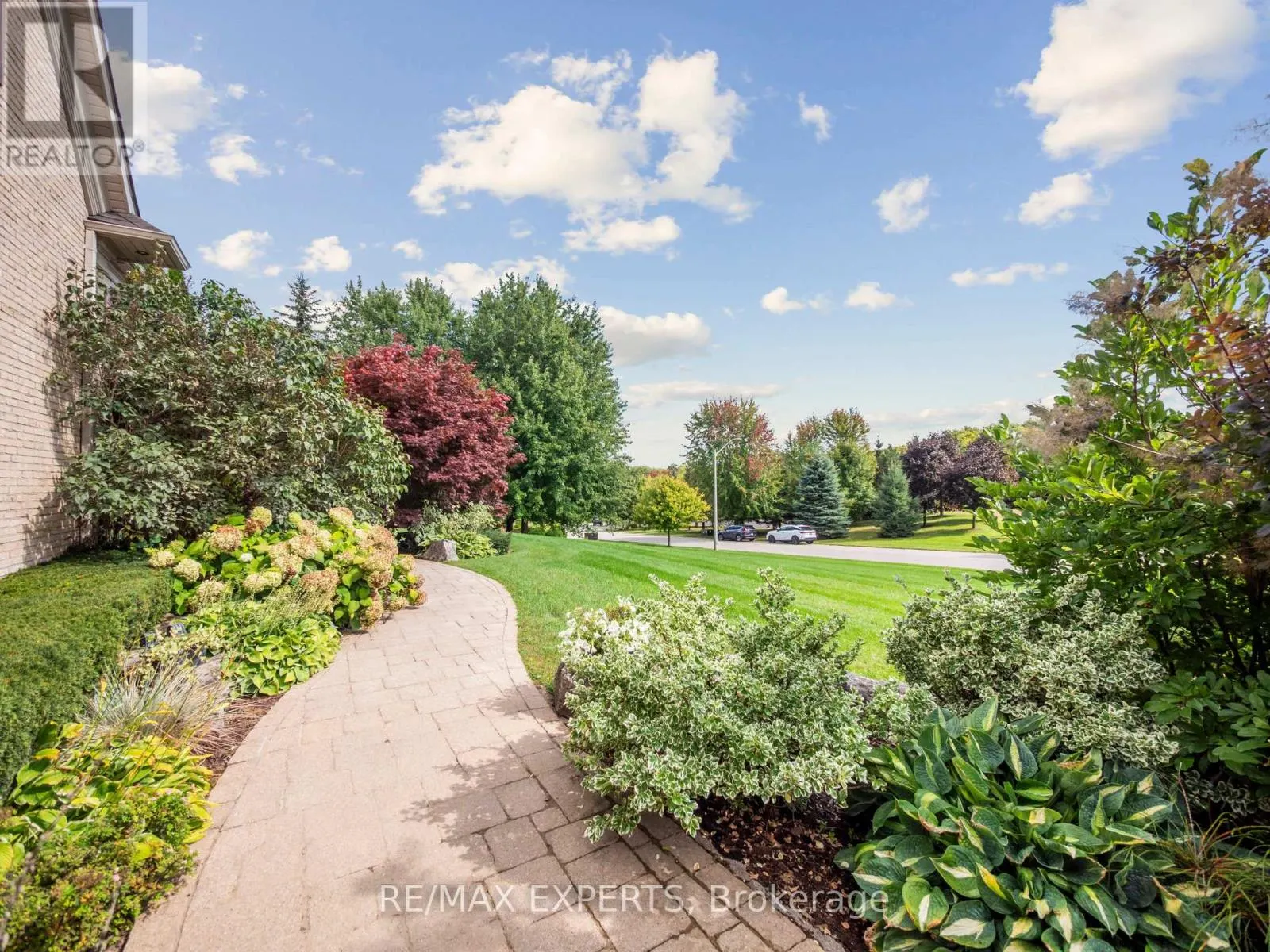 105 EDEN VALE DRIVE SE