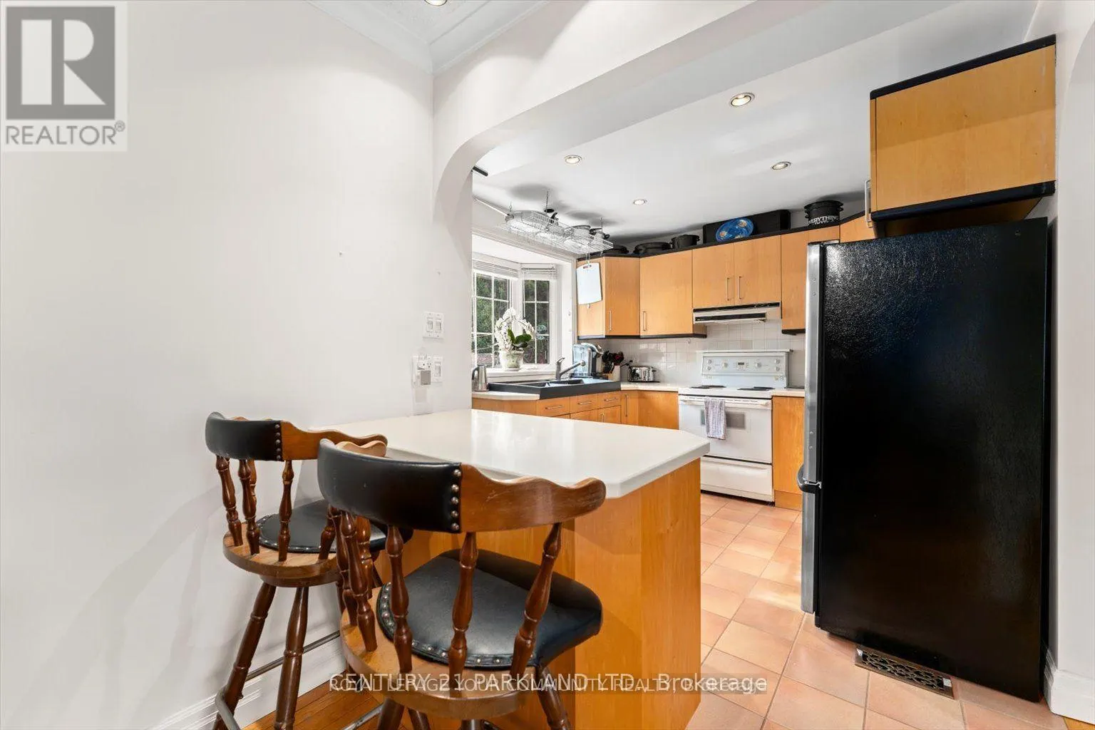 MAIN FLOOR - 315 FORDE CRESCENT