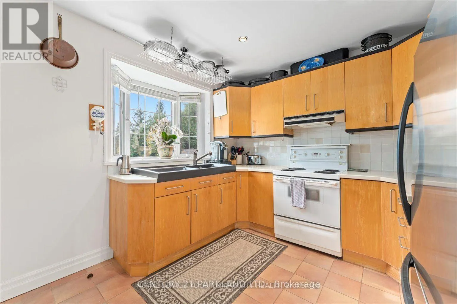 MAIN FLOOR - 315 FORDE CRESCENT