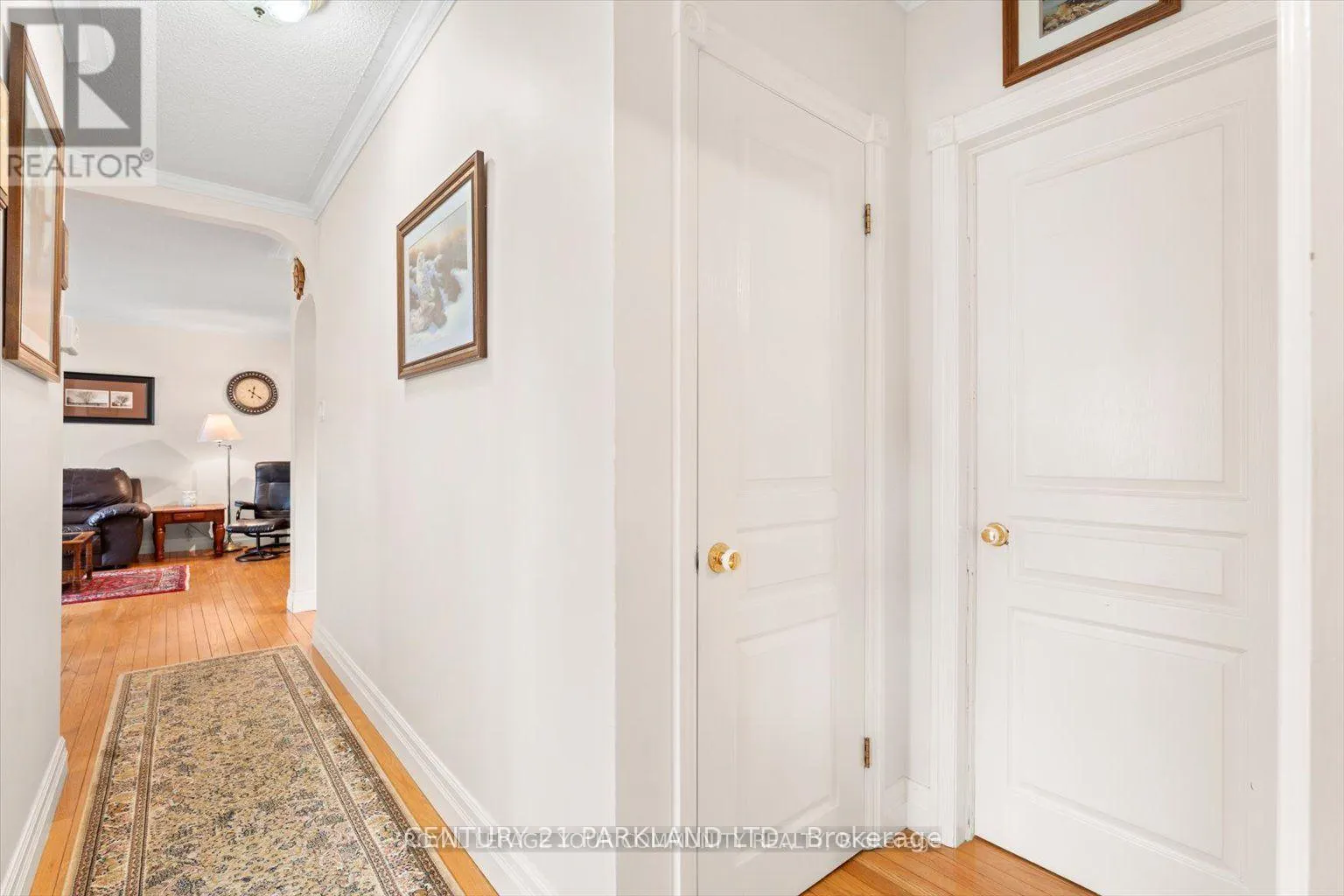 MAIN FLOOR - 315 FORDE CRESCENT