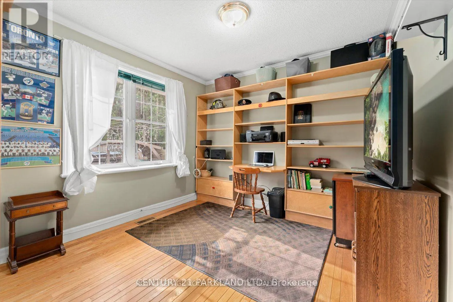 MAIN FLOOR - 315 FORDE CRESCENT
