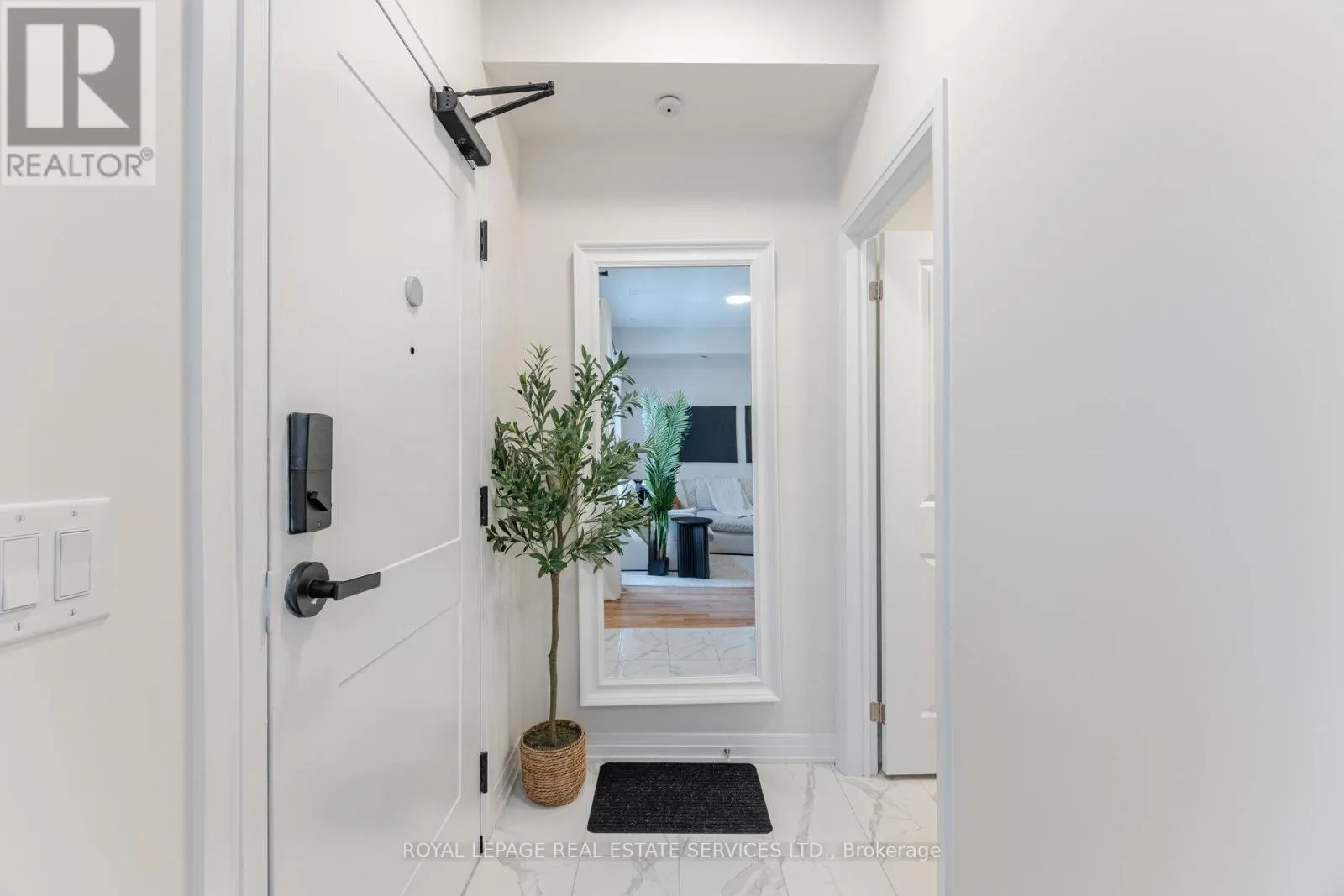 2 - 40 BAYNES WAY