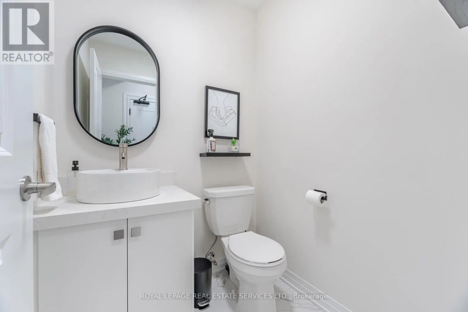 2 - 40 BAYNES WAY