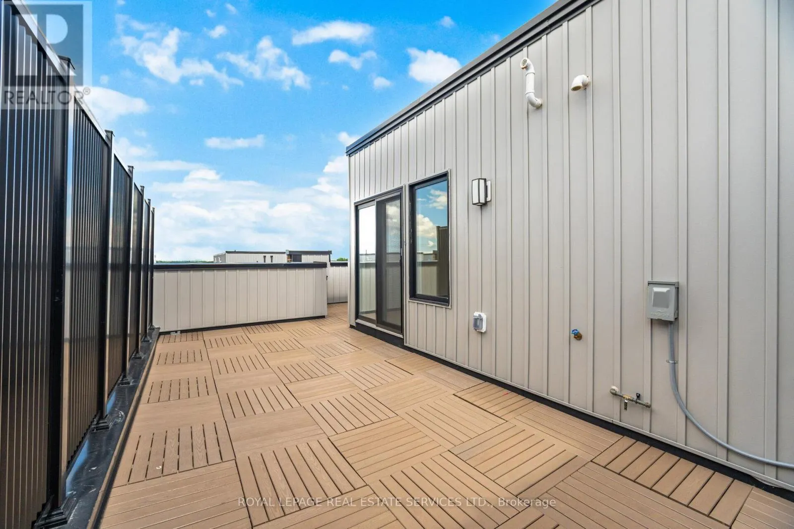 2 - 40 BAYNES WAY