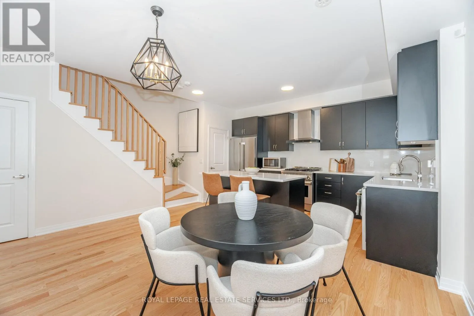 2 - 40 BAYNES WAY