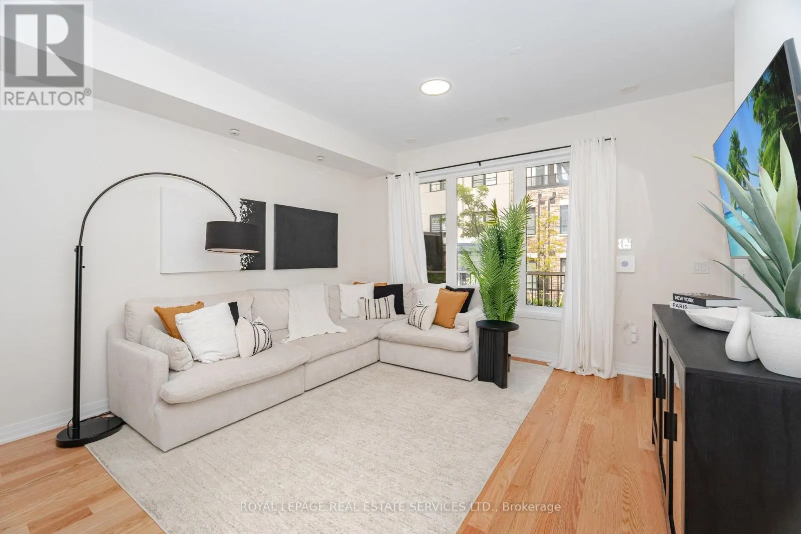 2 - 40 BAYNES WAY