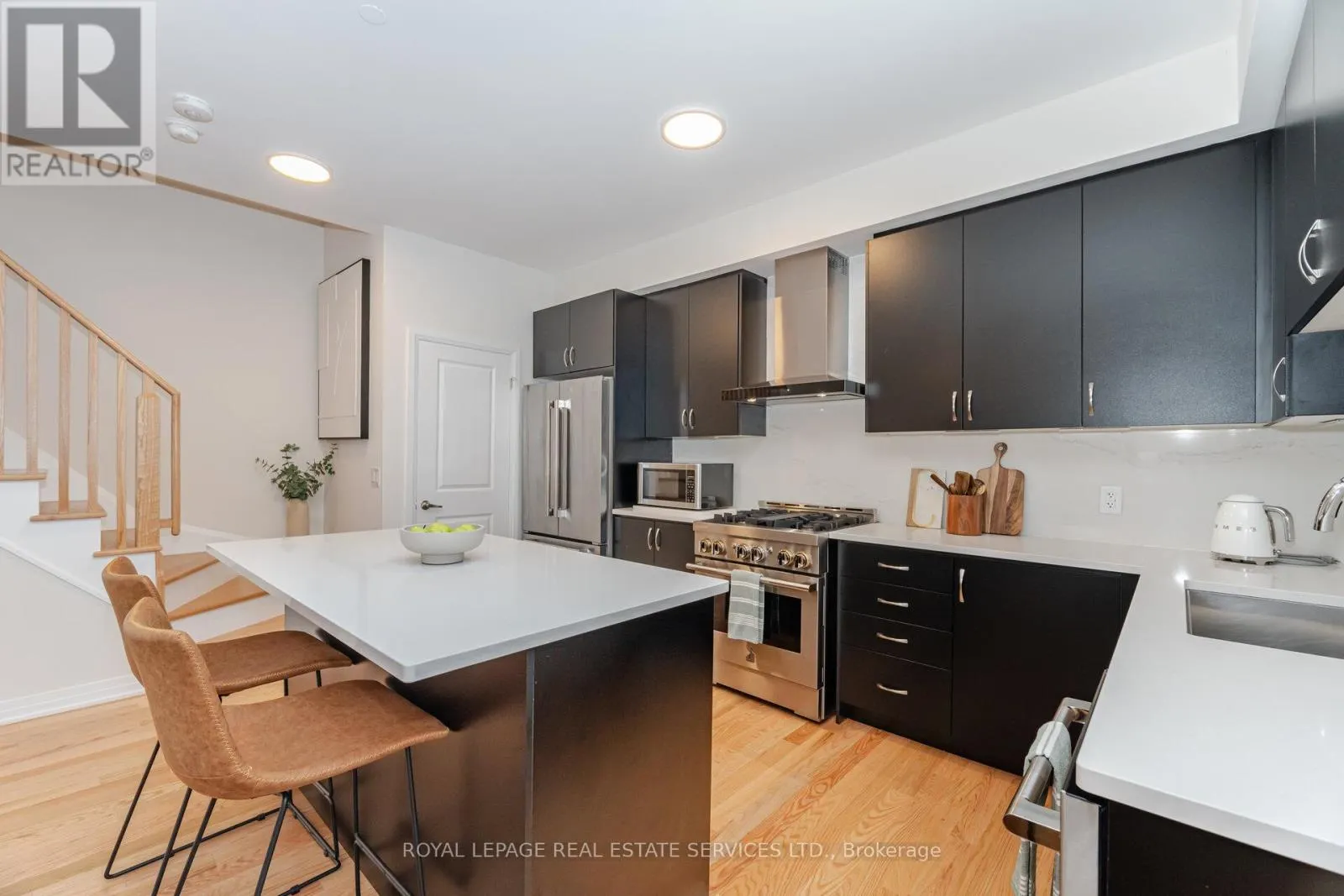 2 - 40 BAYNES WAY