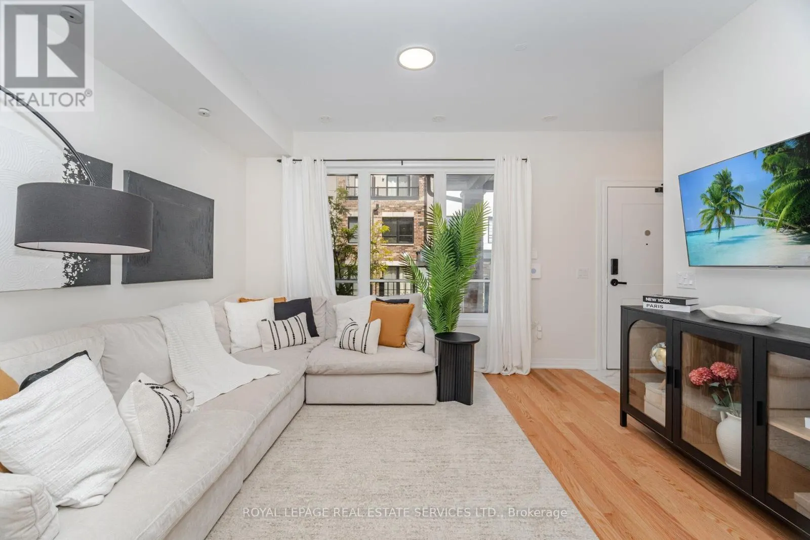 2 - 40 BAYNES WAY