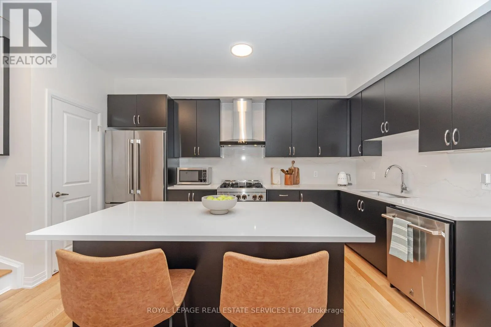 2 - 40 BAYNES WAY