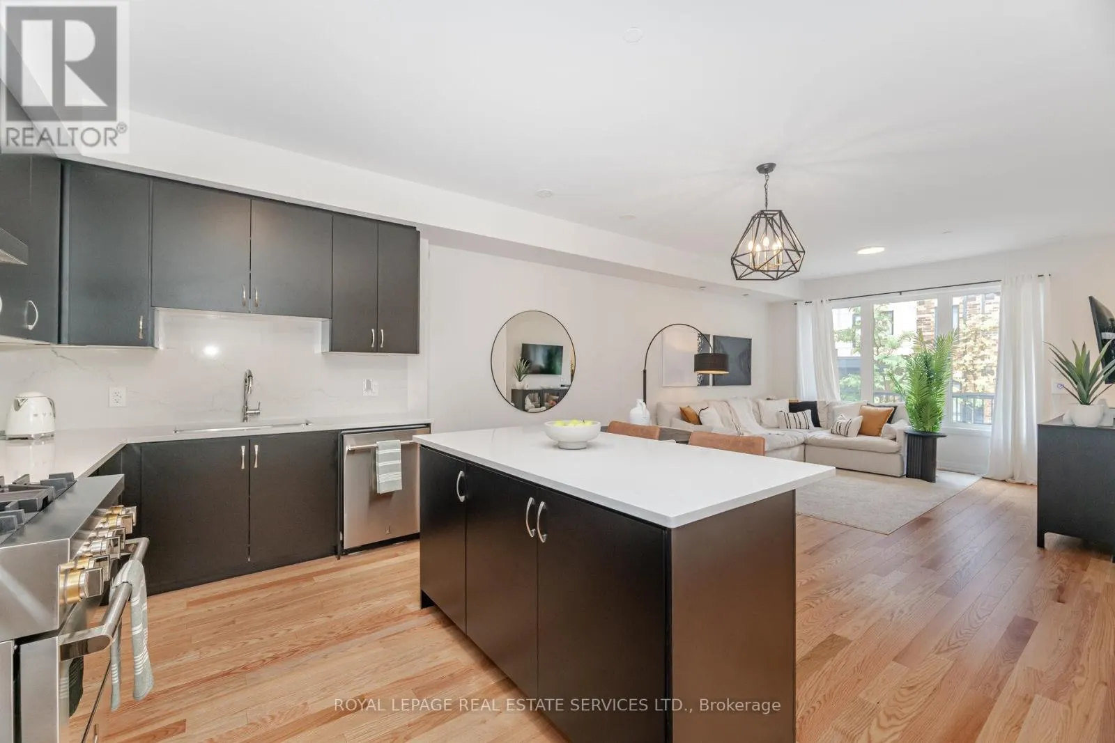 2 - 40 BAYNES WAY