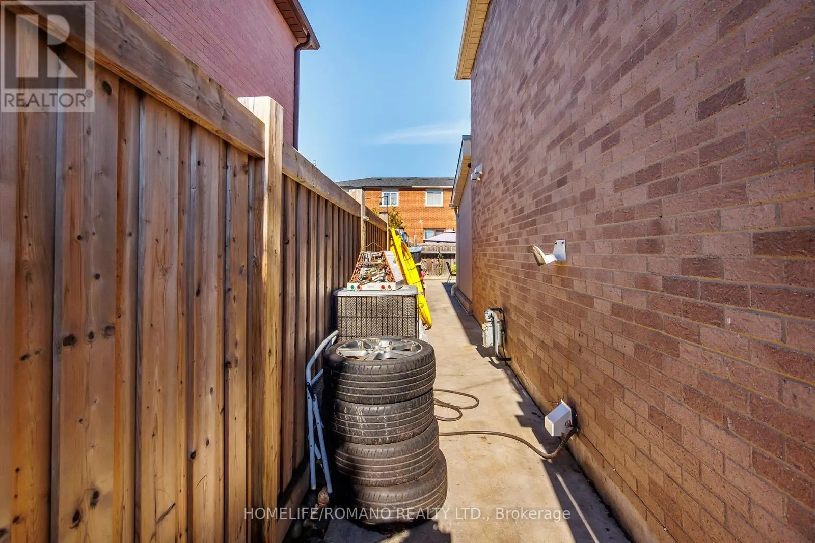 36 BROUGHAM DRIVE