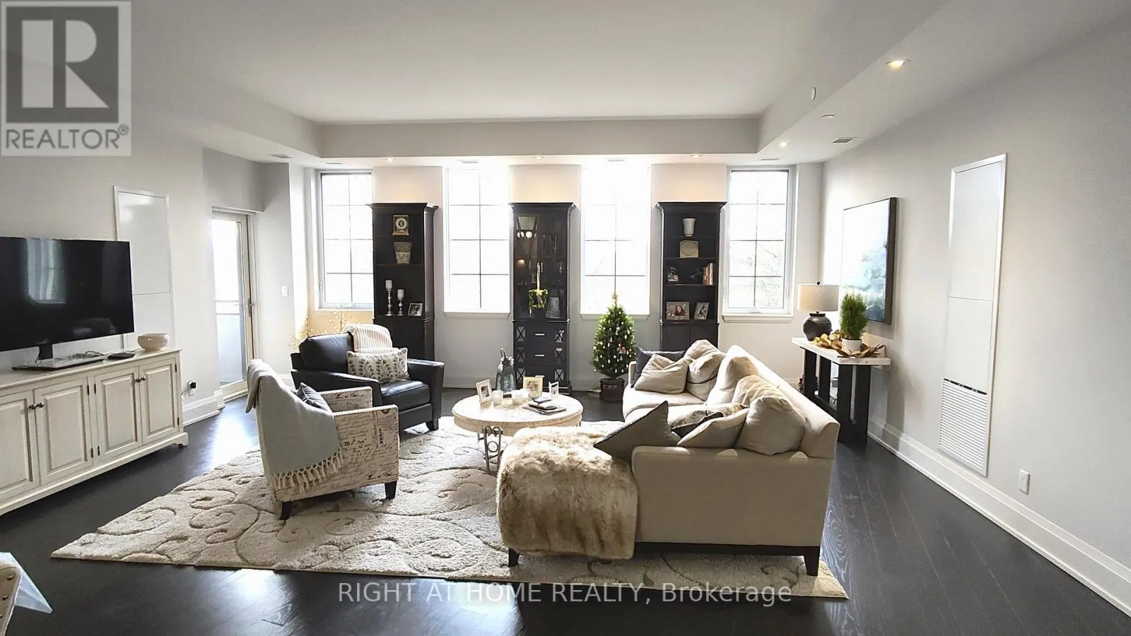 330 - 20 FRED VARLEY DRIVE