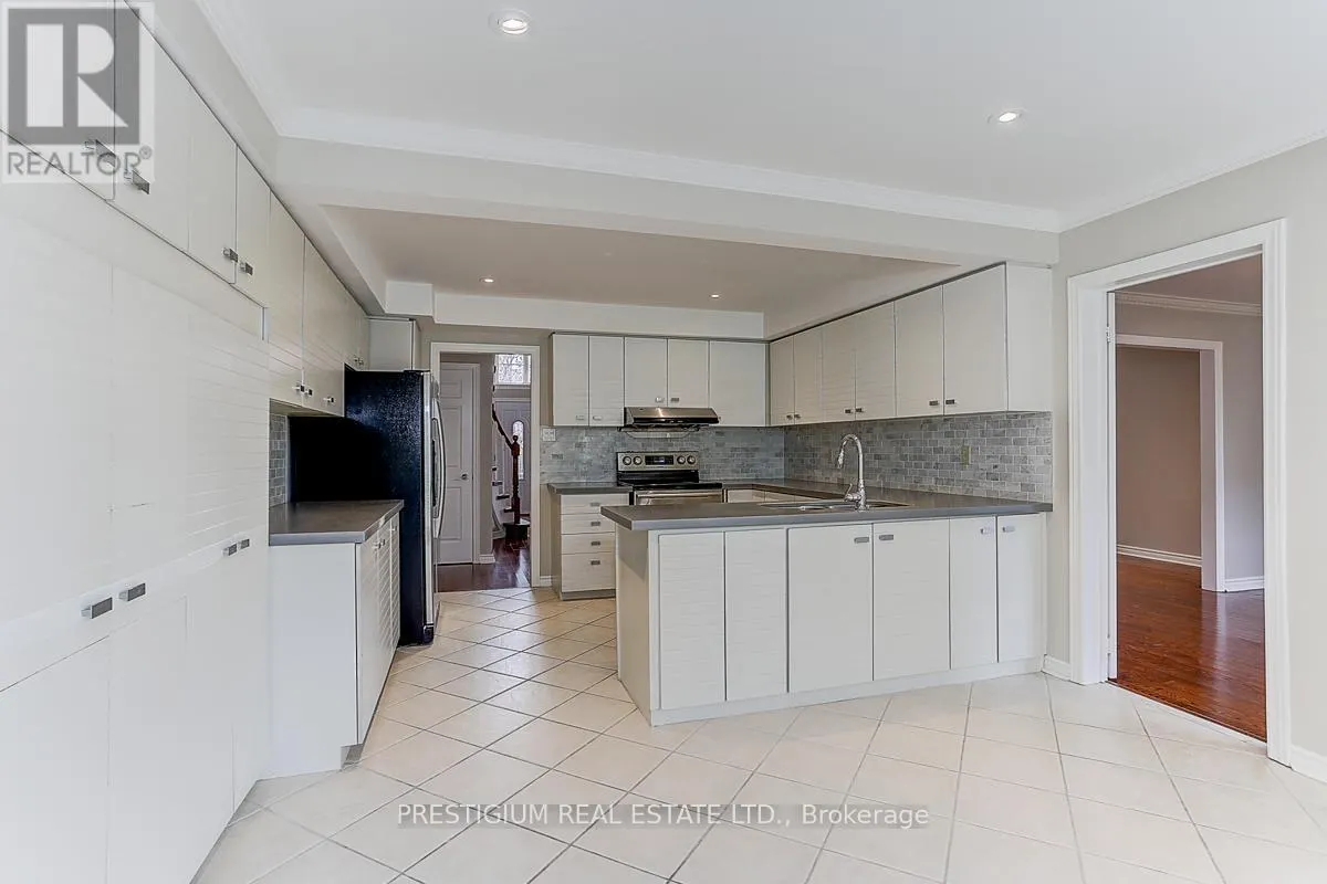 61 ADDINGTON SQUARE