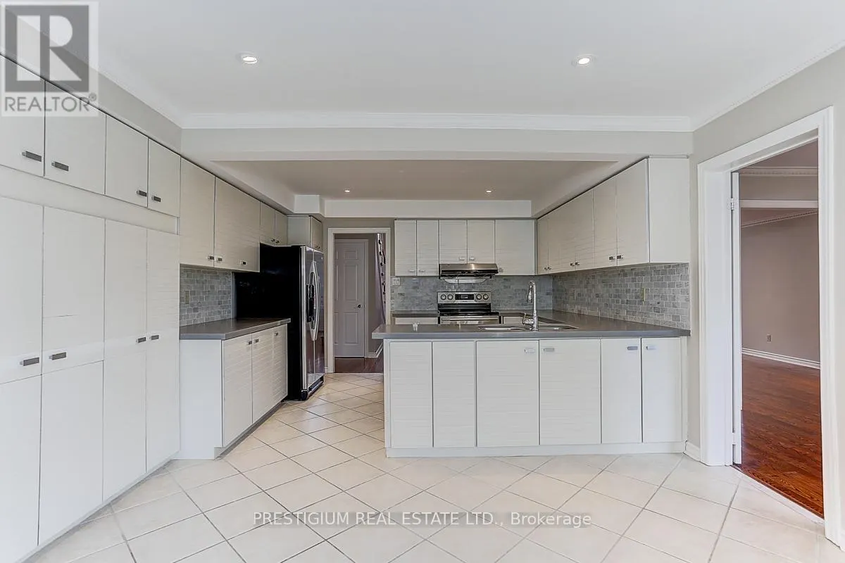 61 ADDINGTON SQUARE
