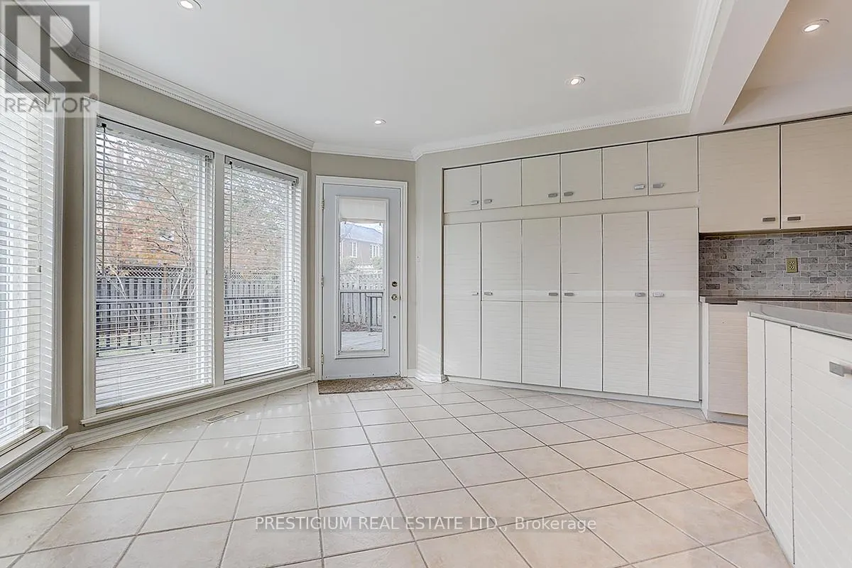 61 ADDINGTON SQUARE