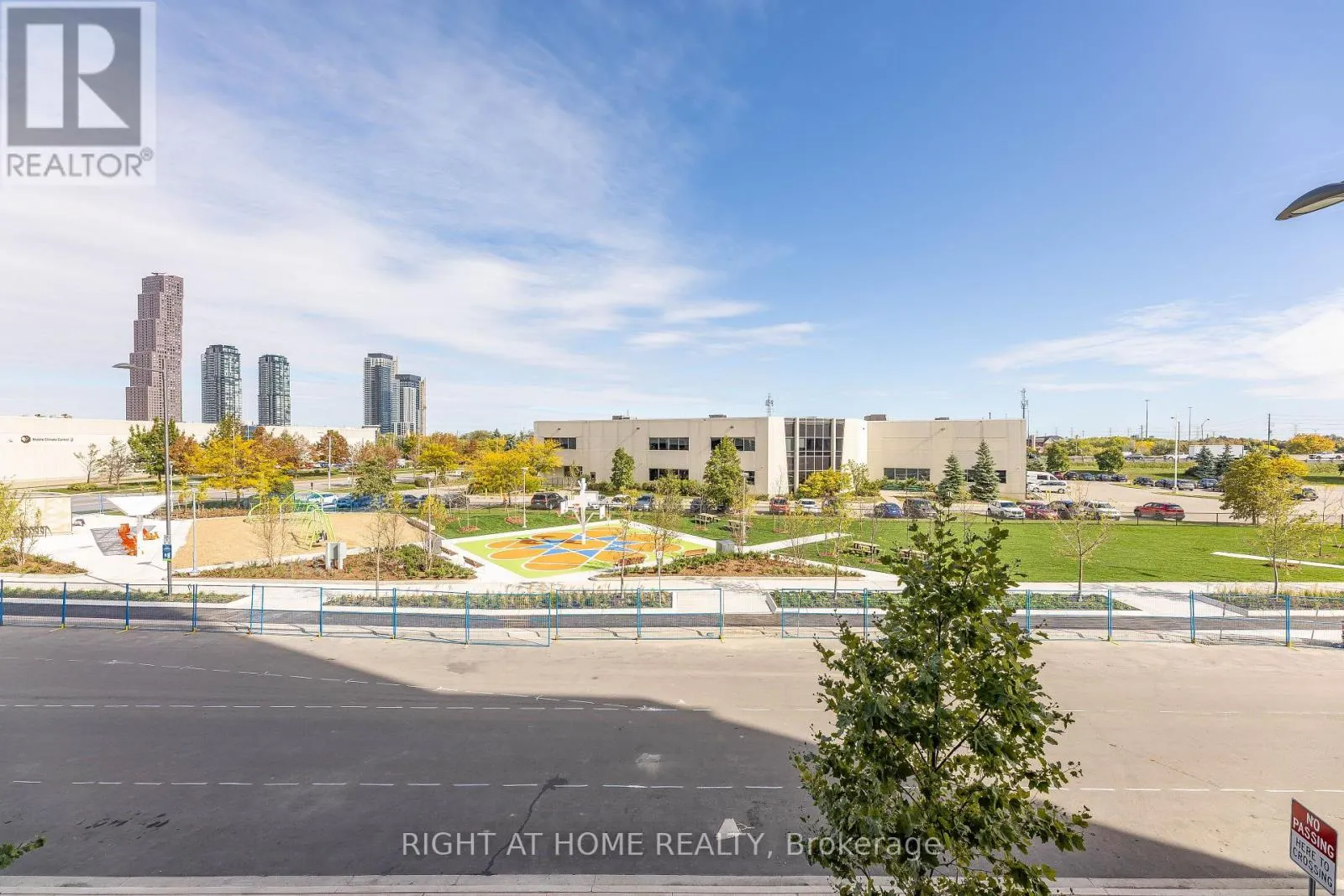 212 - 60 HONEYCRISP CRESCENT