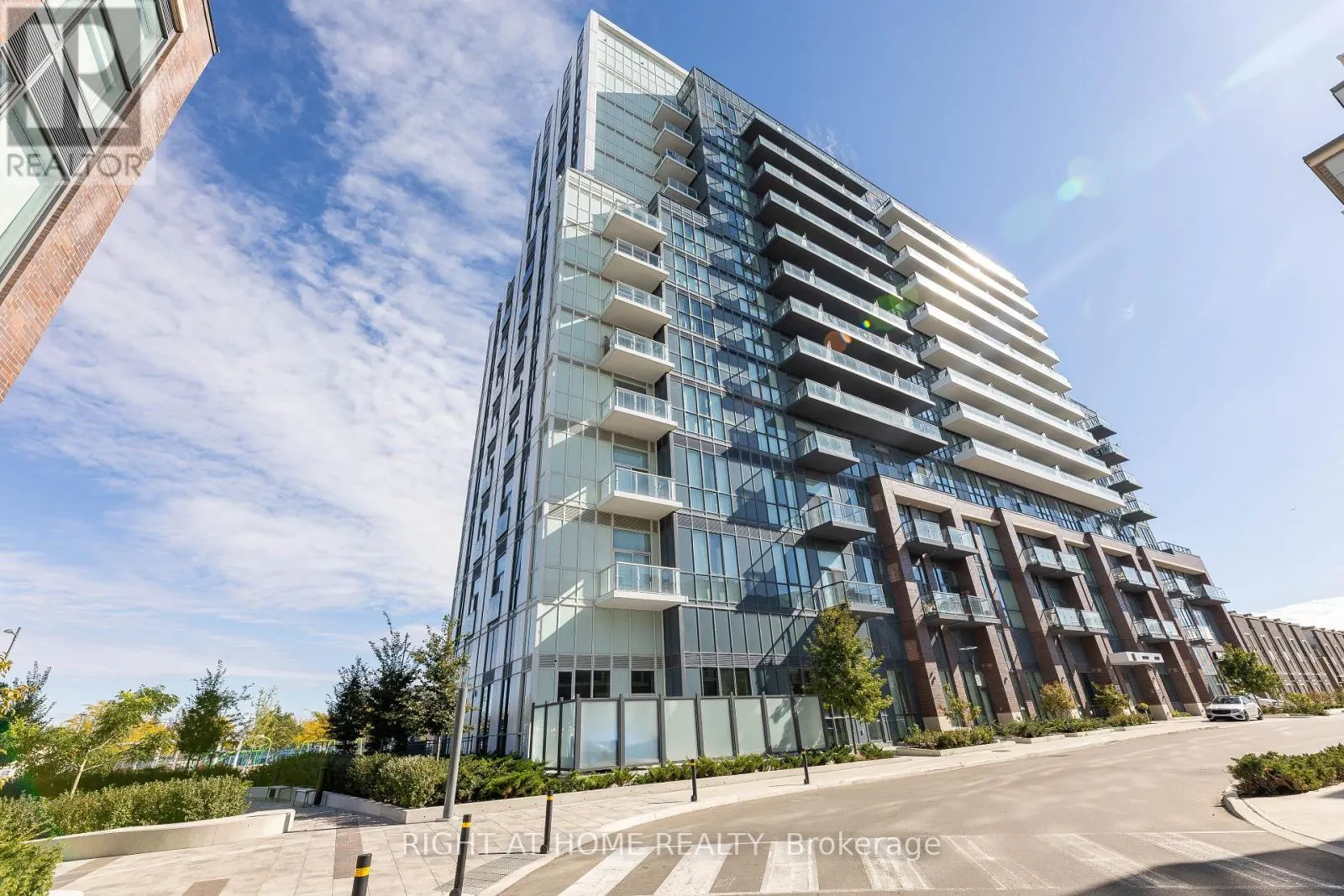 212 - 60 HONEYCRISP CRESCENT