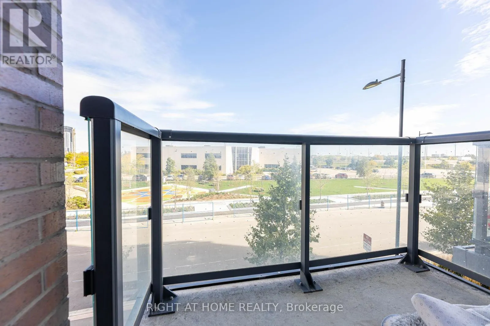 212 - 60 HONEYCRISP CRESCENT