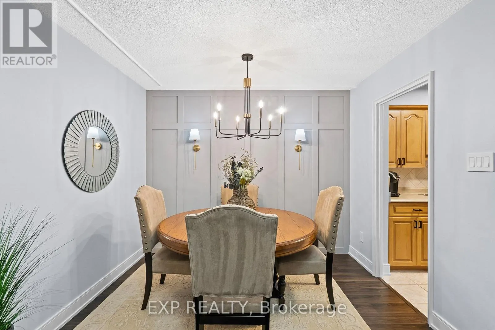 203 - 15390 YONGE STREET