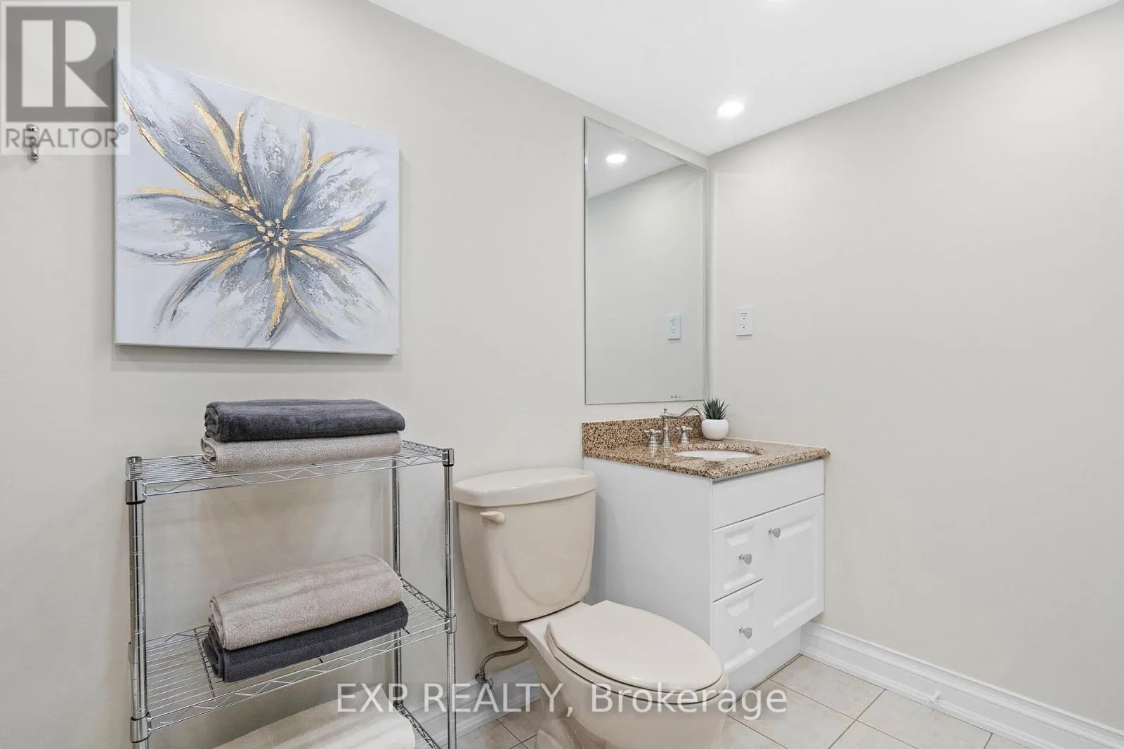 203 - 15390 YONGE STREET
