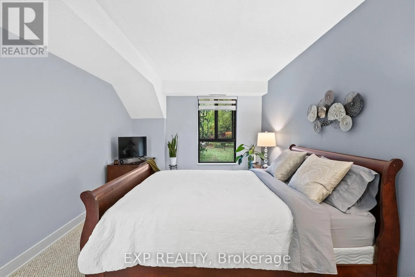 203 - 15390 YONGE STREET