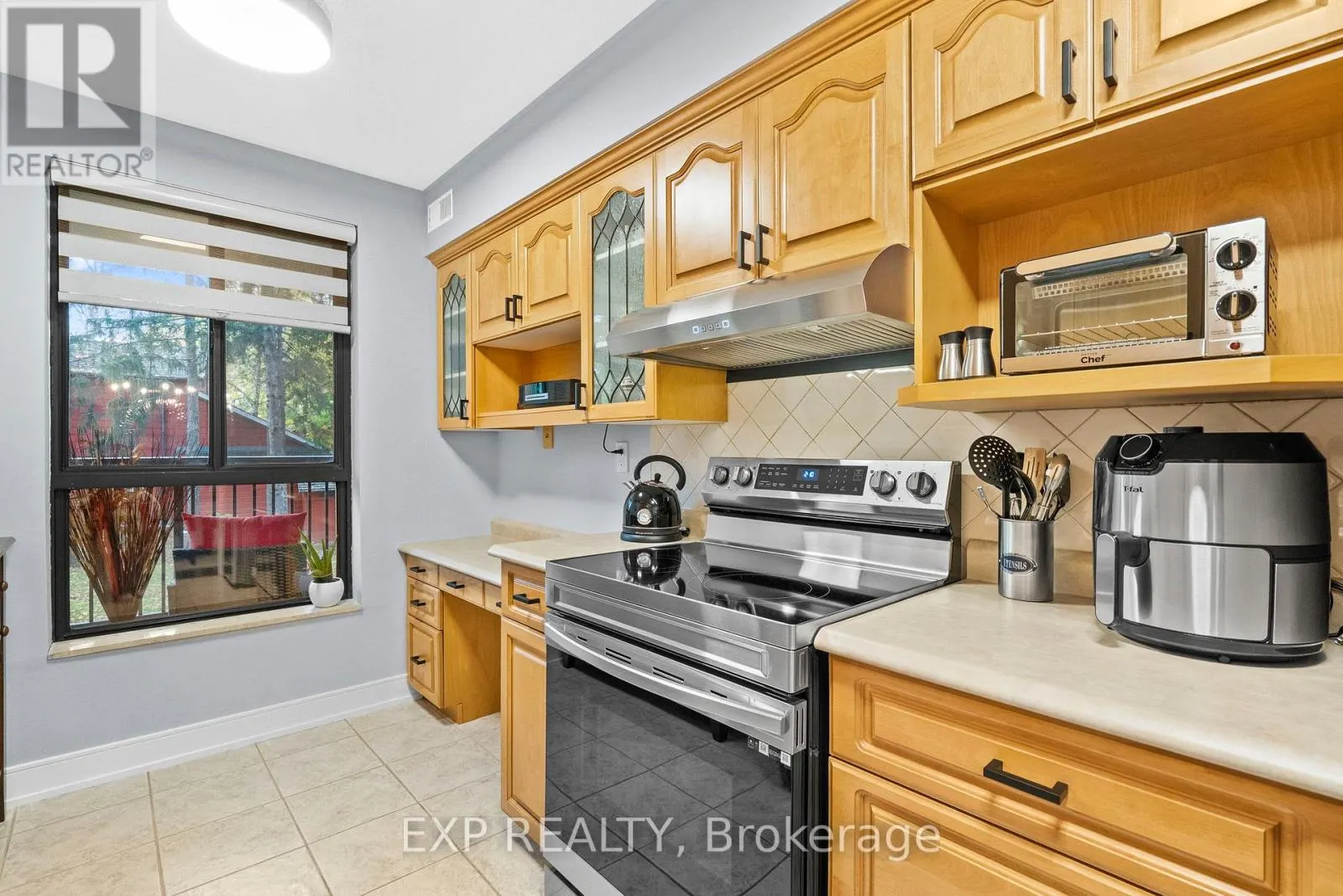 203 - 15390 YONGE STREET