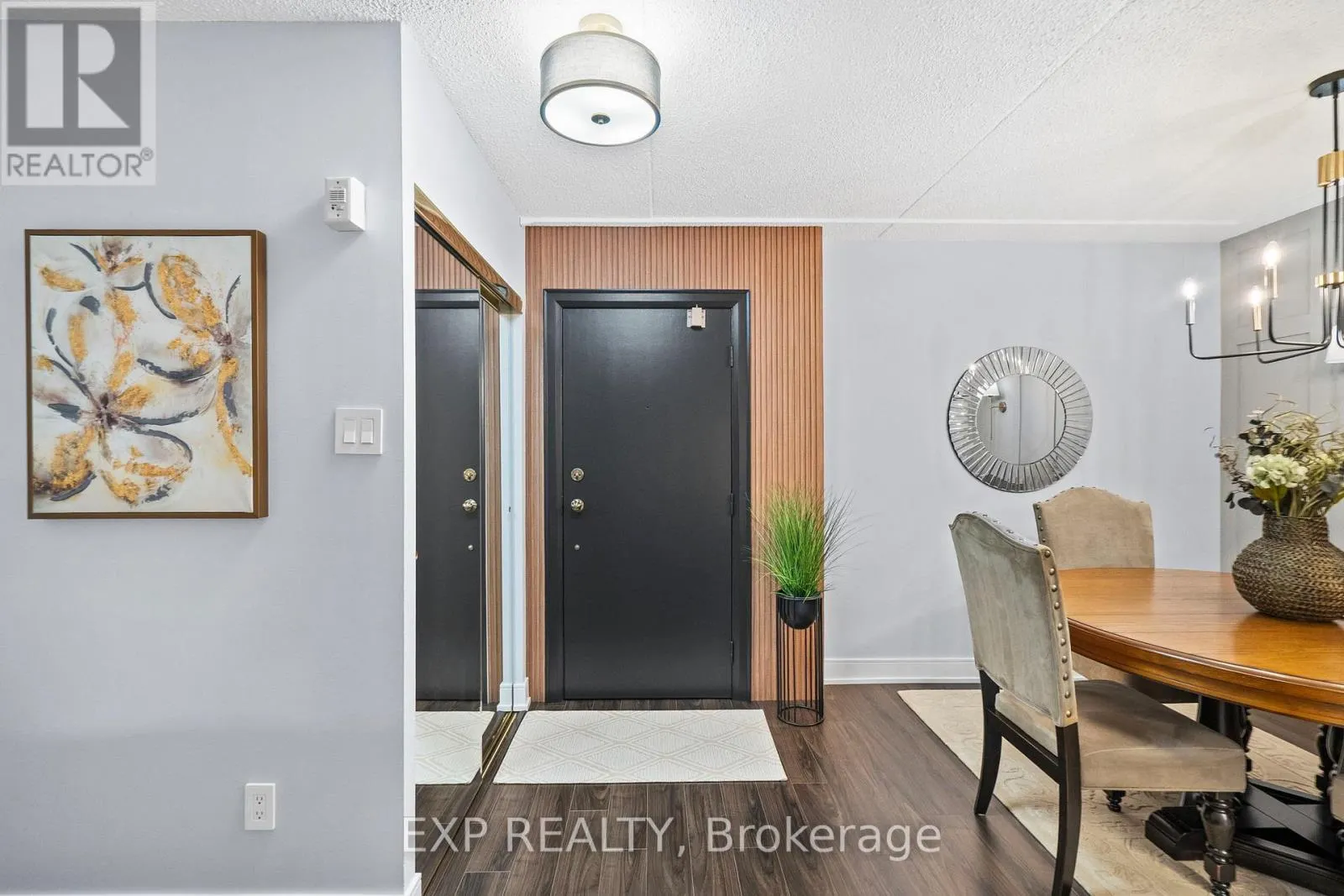 203 - 15390 YONGE STREET
