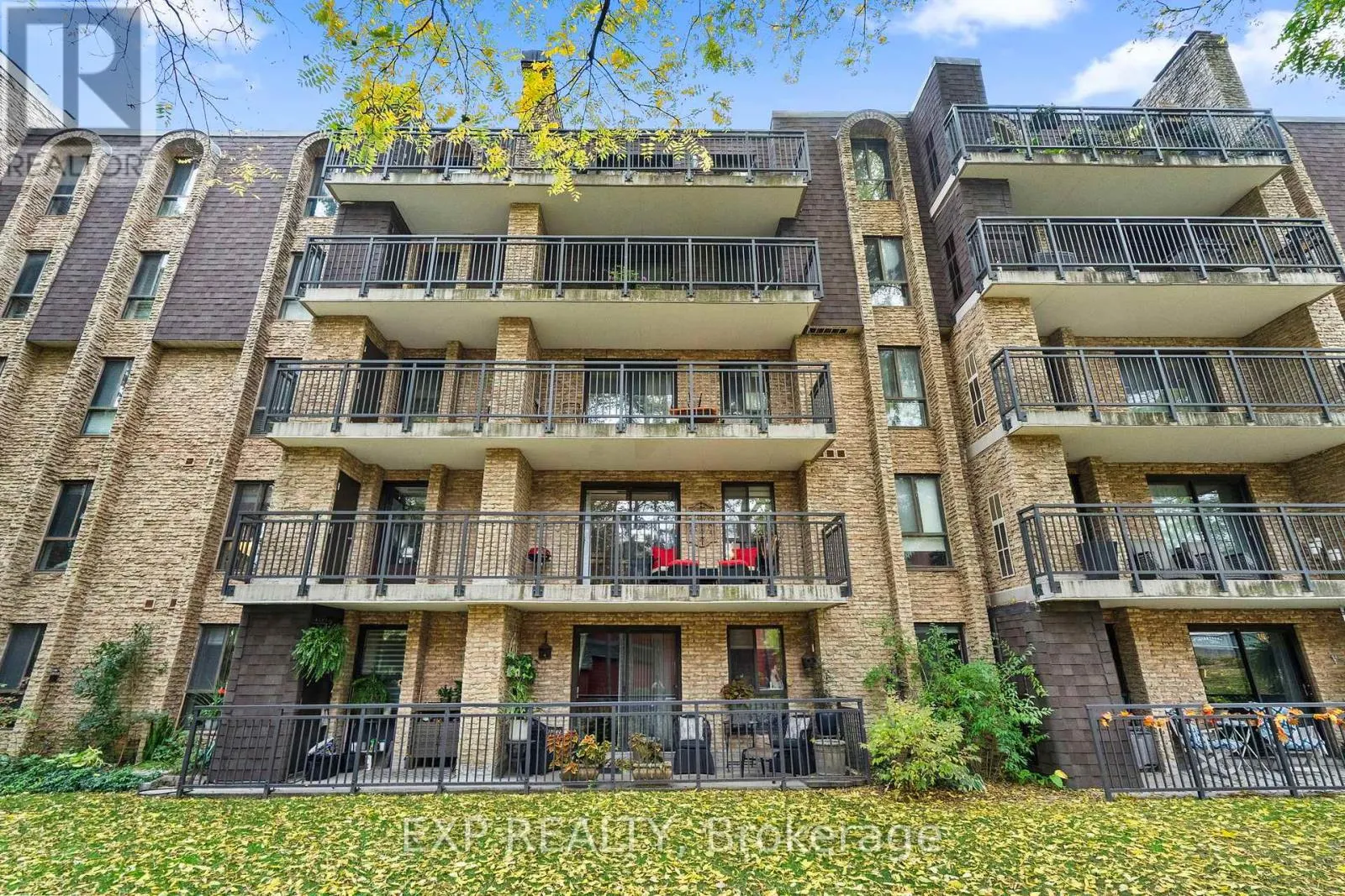 203 - 15390 YONGE STREET
