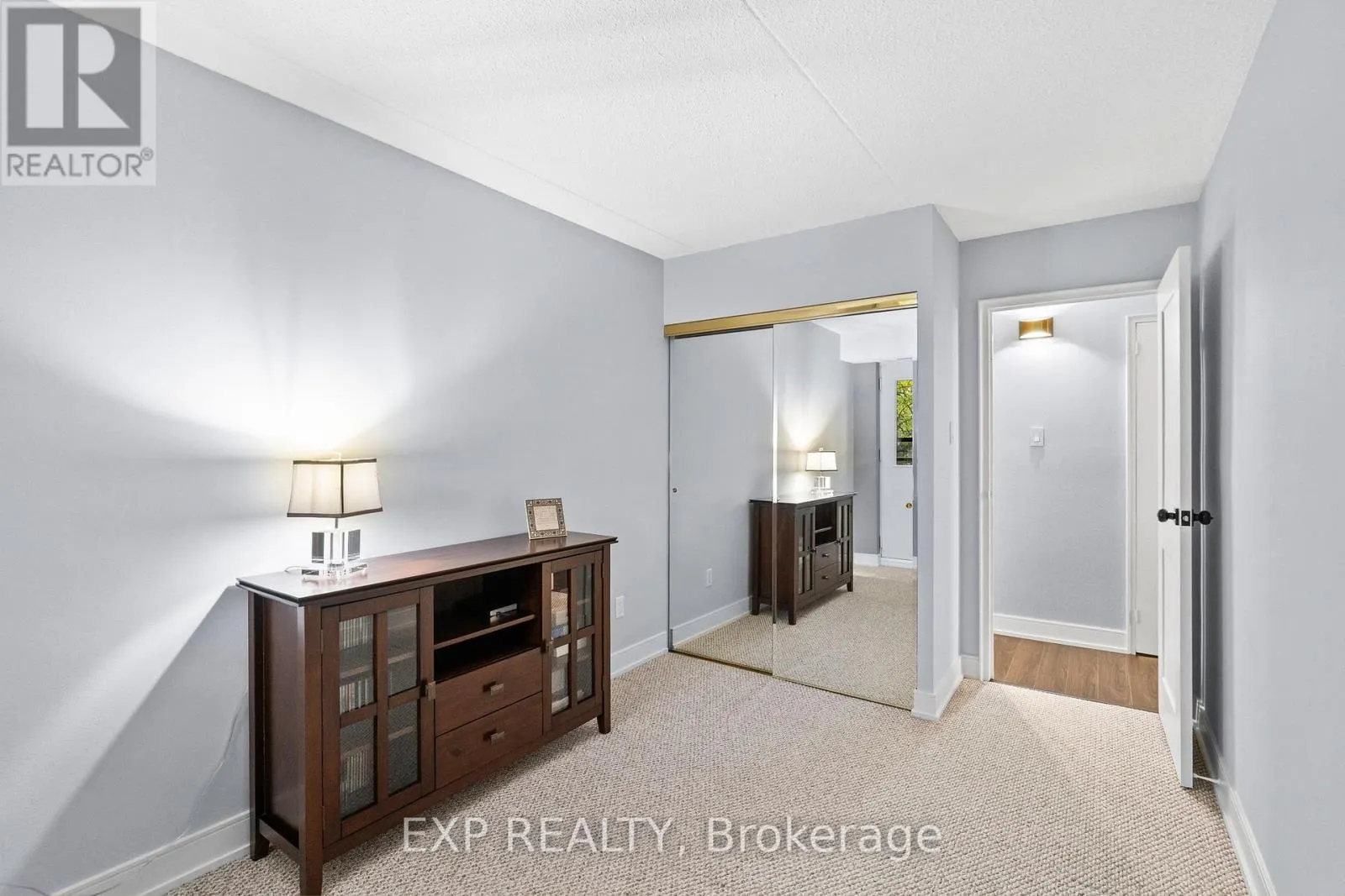 203 - 15390 YONGE STREET