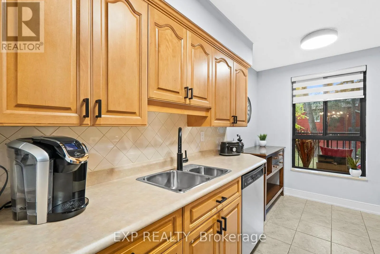 203 - 15390 YONGE STREET