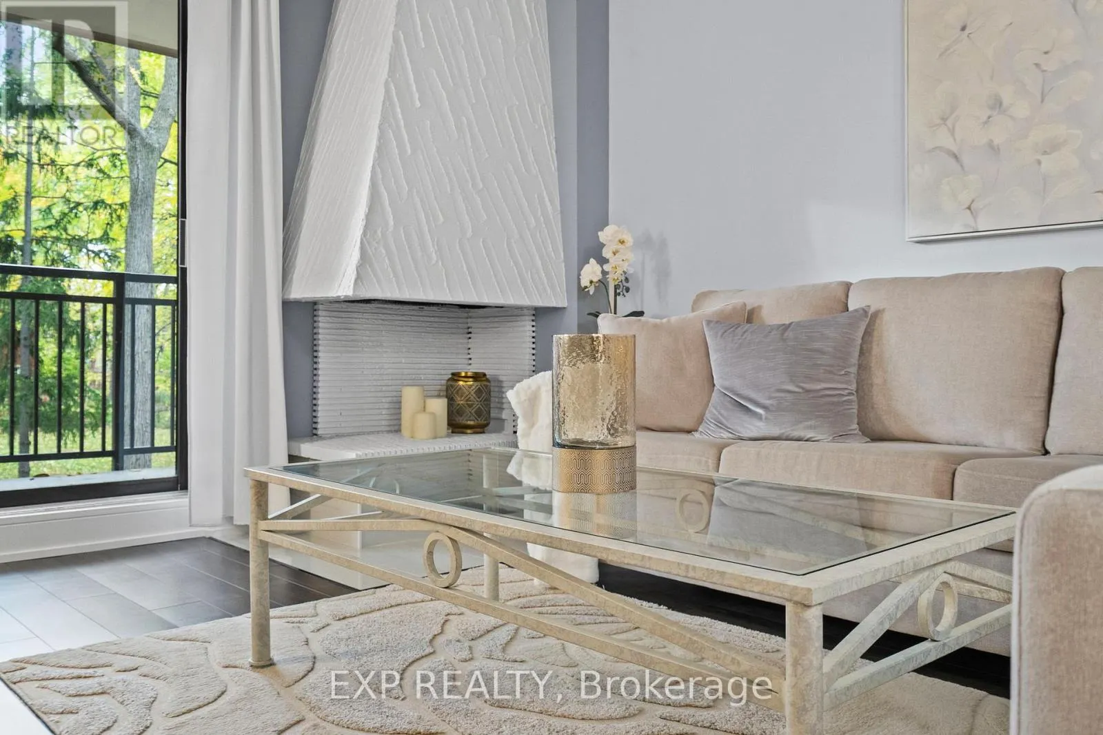 203 - 15390 YONGE STREET