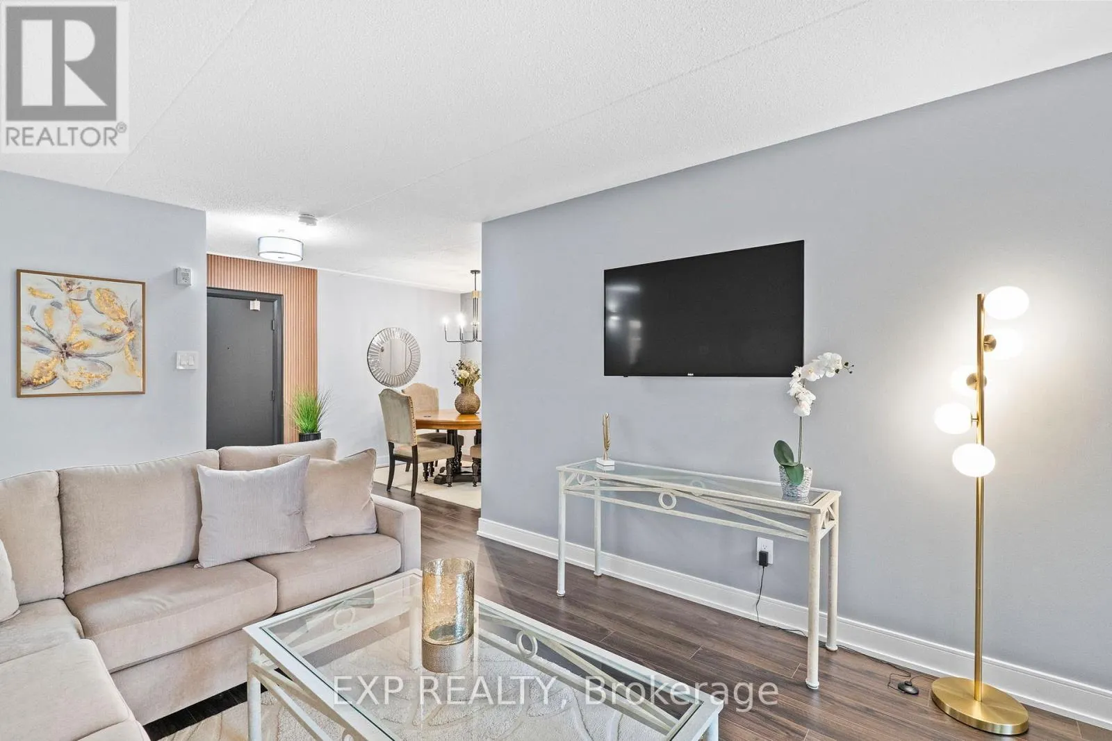 203 - 15390 YONGE STREET