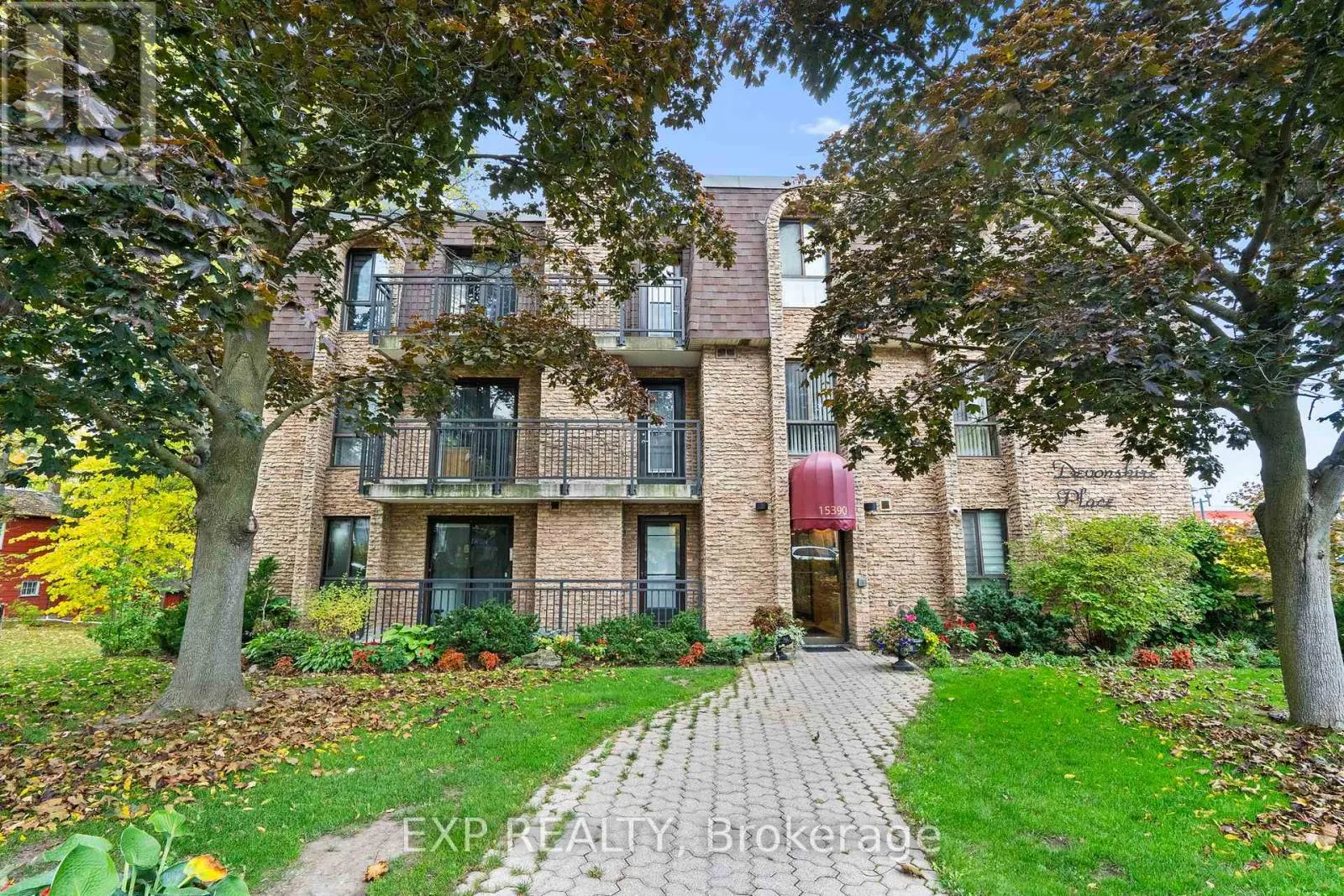 203 - 15390 YONGE STREET