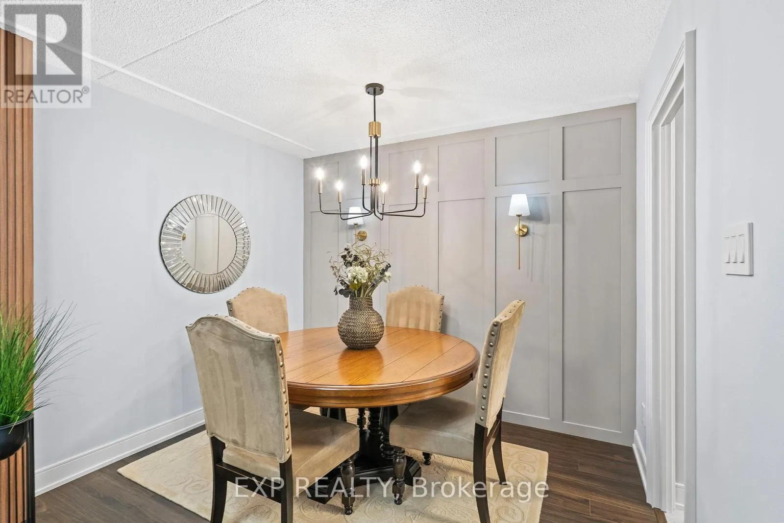 203 - 15390 YONGE STREET