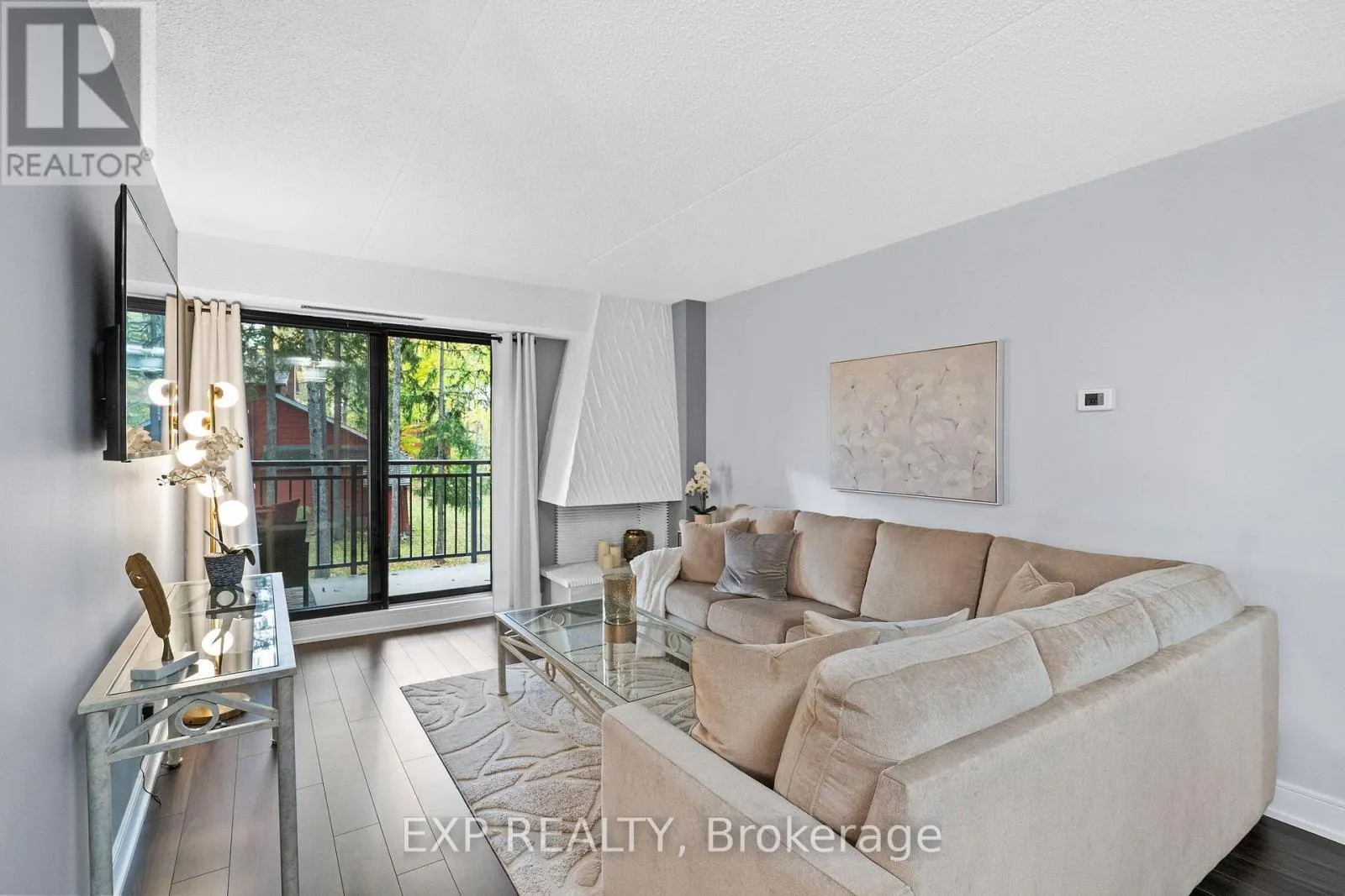 203 - 15390 YONGE STREET