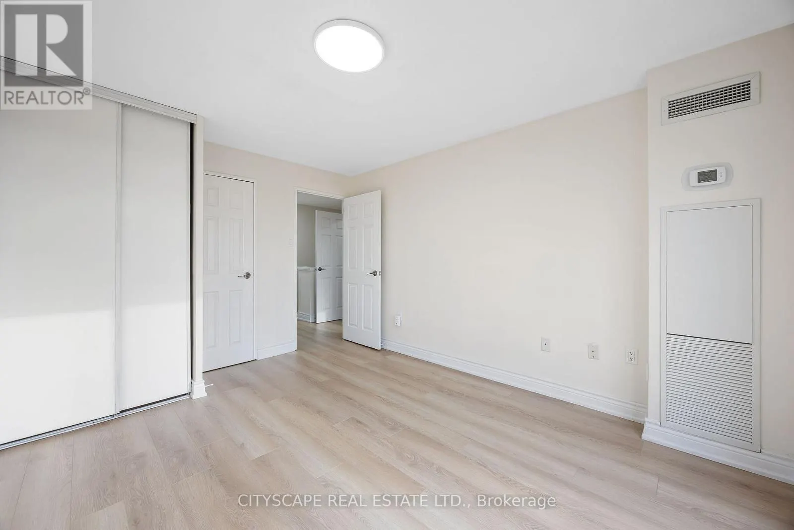 301 - 16 ELGIN STREET