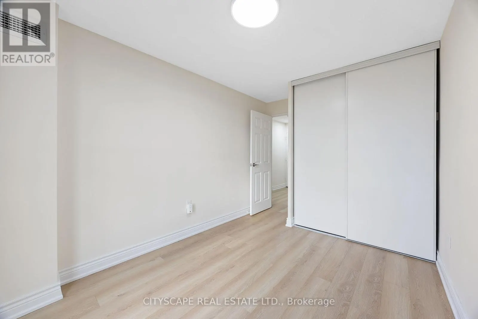301 - 16 ELGIN STREET