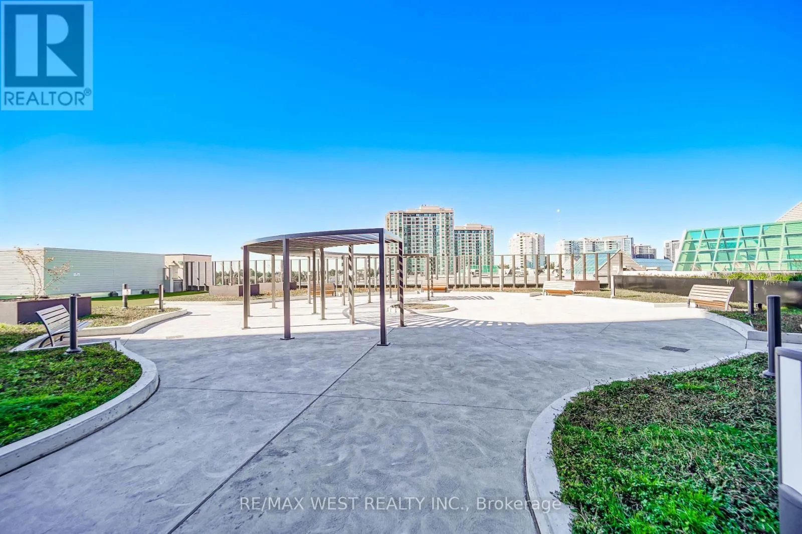 1101 - 50 UPPER MALL WAY