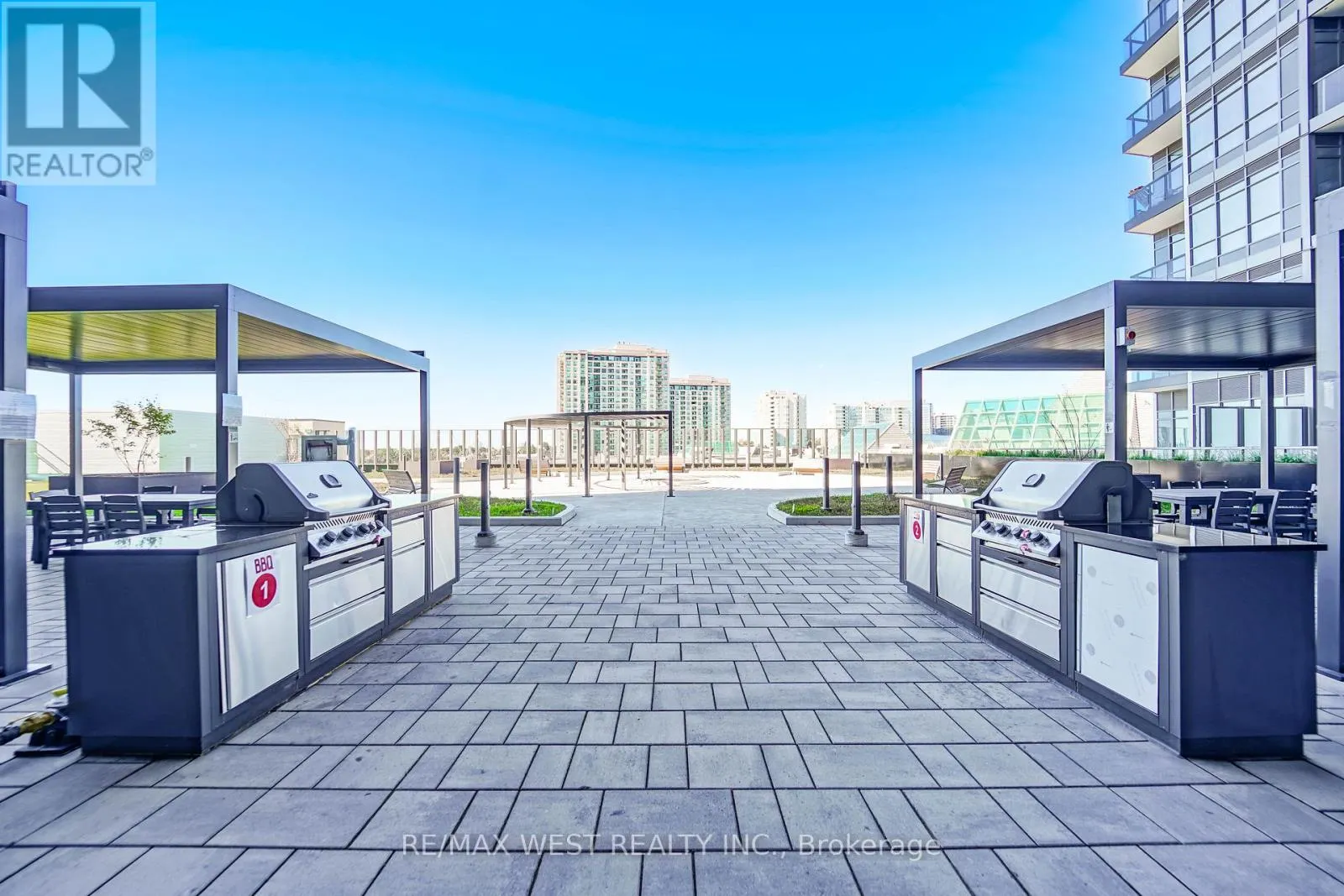 1101 - 50 UPPER MALL WAY