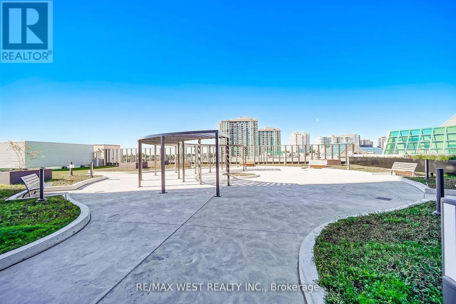 1101 - 50 UPPER MALL WAY